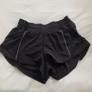 Lululemon Hotty Hot  Shorts 2.5”